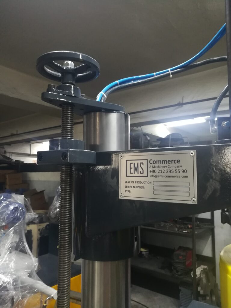 Maquinaria Hidráulica para Bordonado de Materiales Metálicos