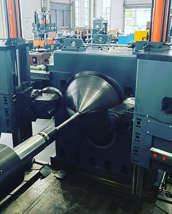 Torno de Repujado CNC para Piezas Cónicas