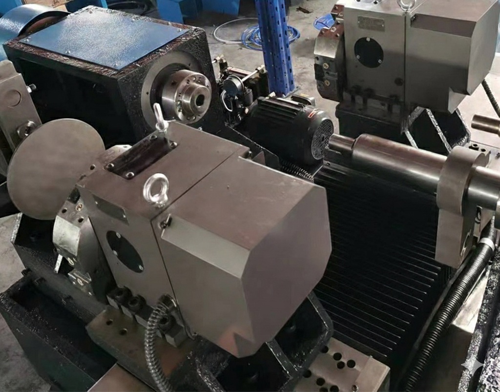 Torno de Repujado CNC Multi-ejes